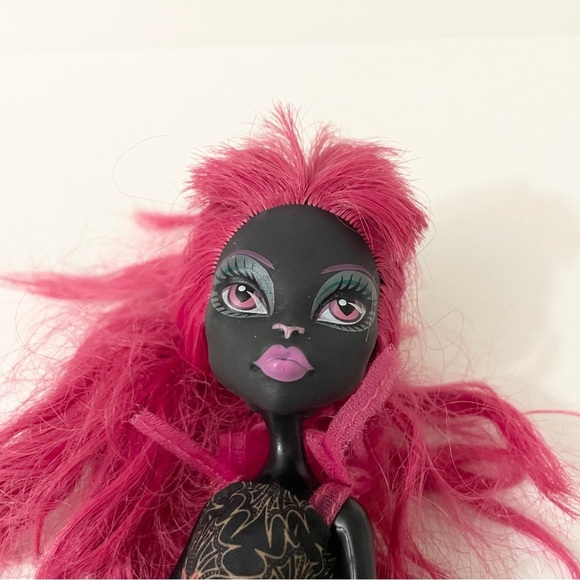Monster High Catty Noir Doll - Picture 2 of 16